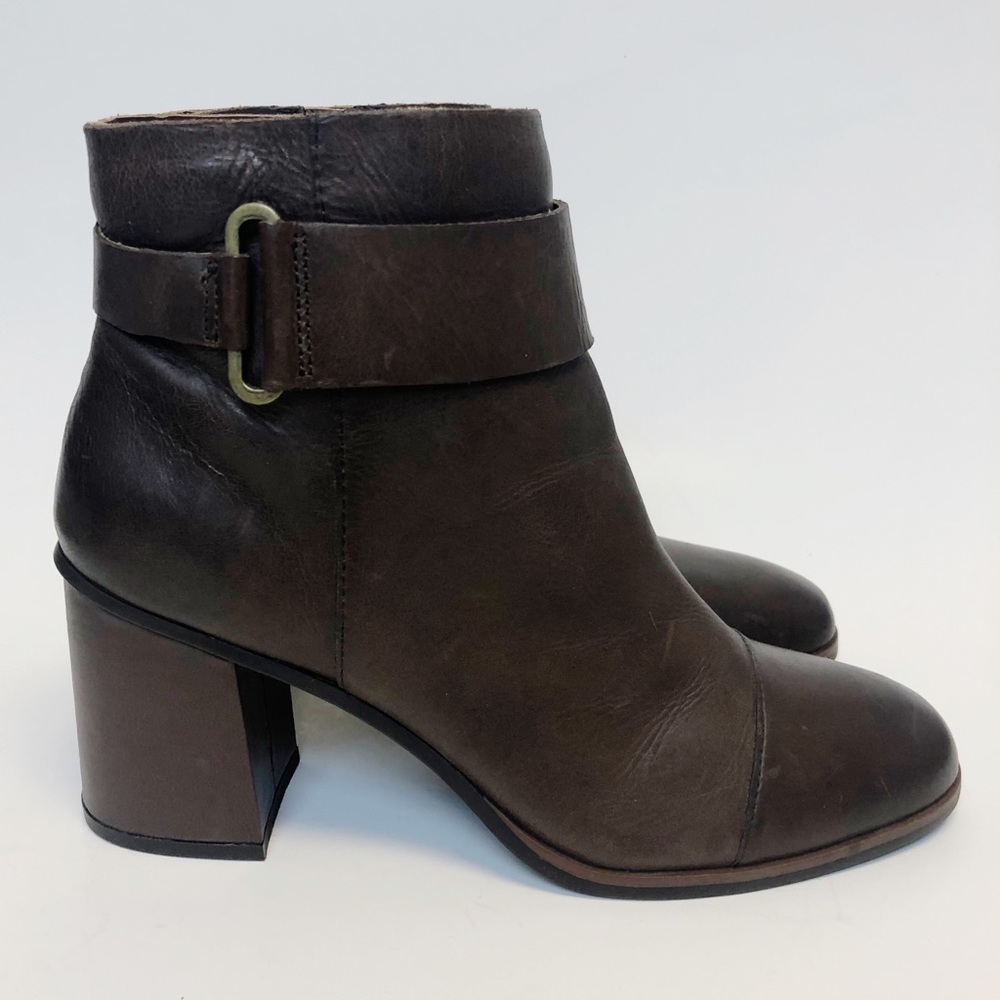 Korks Brown Leather Decola Ankle Bootie Block Heel
